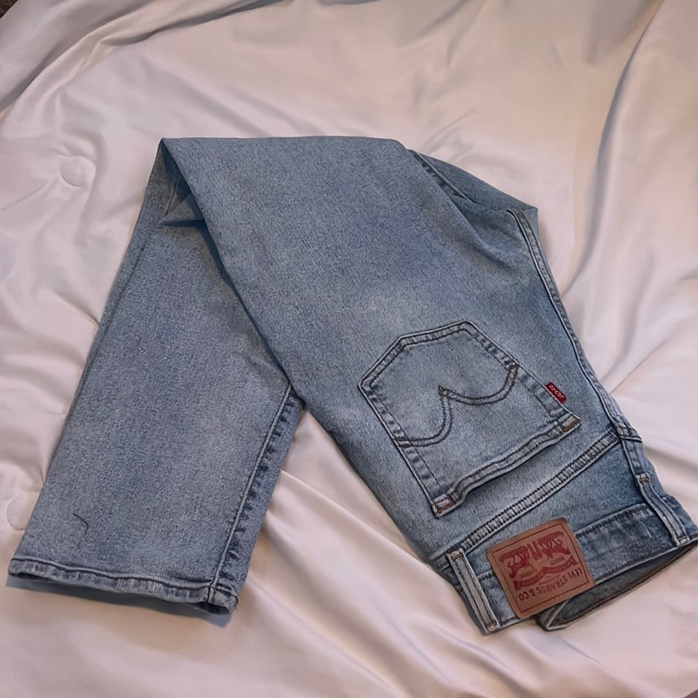 levi’s wedgie straight cut distressed jeans